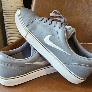 Nike SB Satire Men’s Size 11 Gray Leather Sneakers